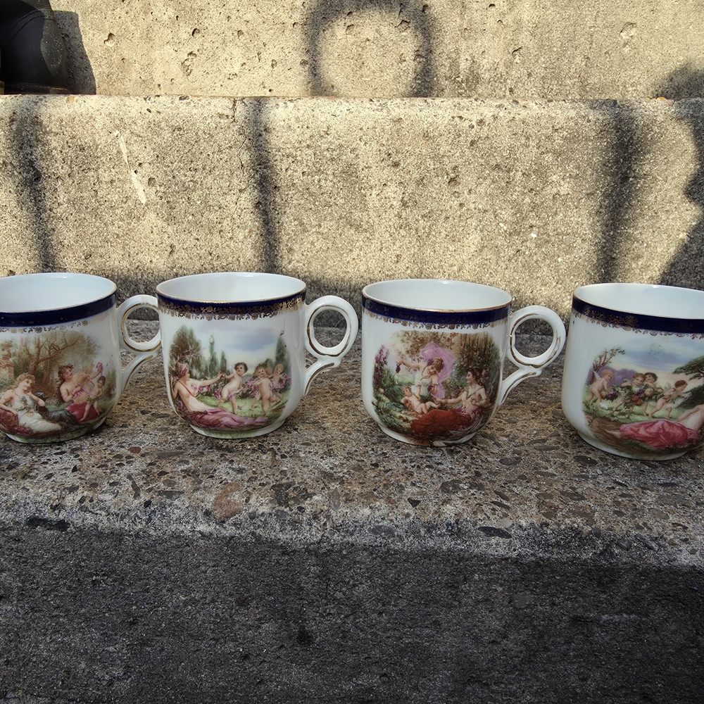 Vintage Elegant Porcelain Tea Cups Set - Classic Design